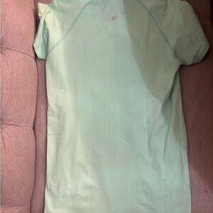 lululemon swiftly tech - short sleeve - mint green - size 6